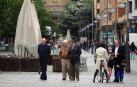Los abrigos y los paragüas han vuelto a las calles de Pamplona después del breve periodo de calor vivido hace unos días.