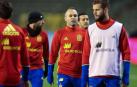 Iniesta, durante el entrenamiento en Bruselas.
