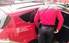 Acuda de recoger el coche de un amigo denunciado pese a tener una orden de detención