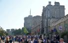 Miles de personas esperan en Windsor al príncipe Enrique y a Meghan Markle