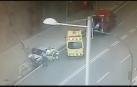 Un vehículo choca contra una farola en la cuesta de Labrit