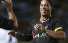 Ronaldinho se casará con dos mujeres en agosto, según un diario brasileño