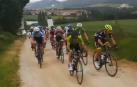 Así ha superado el pelotón de la Vuelta a Navarra el tramo de 'sterrato'