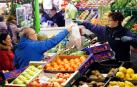 Las tiendas de Pamplona quieren sacar su fruta y verdura a la calle