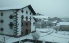 La nieve llega a Navarra a punto de terminarse el invierno.