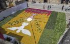 En Estella, la devoción se expresó con una alfombra floral inspirada en un diseño de Jesús María Ayúcar
