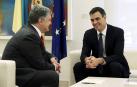 Sánchez recibe a Poroshenko en su primer acto como presidente