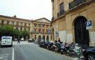Aspecto actual de la parcela que ocupó la vieja plaza de toros, con la avenida Carlos III y el Palacio de Navarra.