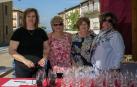 El Día del Rosado de Navarra ha cumplido su vigésimo aniversario consolidándose como una de las fiestas gastronómicas más arraigadas en la Comunidad foral. Tres días en los que vecinos y visitantes compartieron las degustaciones o las visitas guiadas además de poder pasear y realizar compras en el mercado tradicional.