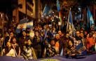 Piden en las calles la renuncia de Morales mientras sigue amenazante el volcán en Guatemala