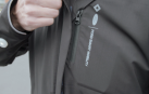Ford crea una chaqueta inteligente para indicar a los ciclistas cuándo girar