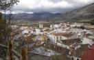 Fallece un hombre tras caer su vehículo por un barranco en Málaga
