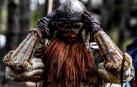 Más de mil personas disfrazadas de elfos, enanos, orcos y huargos, todos ellos personajes de 'El hobbit', recrearon este sábado en la localidad checa de Doksy