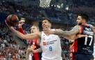 El Real Madrid vence en Vitoria y ya atisba el título