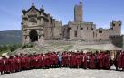 El Castillo de Javier fue testigo de cómo la Cofradía del Vino de Navarra acogió este domingo a sus nuevos integrantes