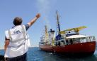 El Aquarius zarpa de Valencia y los inmigrantes inician su fase de acogida