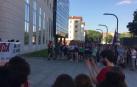 Miles de personas se manifiestan en la Audiencia