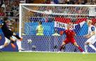 1-2. Perisic firma el pleno croata, Islandia adiós con honor