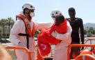 Rescatados 41 personas, tres menores, que navegaban en una patera en el Estrecho