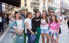 Más de 70 establecimientos del Casco Viejo de Pamplona participaron el 22 de junio en la 'Noche en blanco y rojo'. Una iniciativa de la Asociación de Comercio, Hostelería y Servicios del Casco Antiguo que se extendió a lo largo de 17 calles y plazas. Una tarde noche en la que se pudo disfrutar de actividades musicales, teatrales y talleres además de diferentes promociones comerciales.