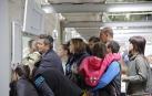 Cientos de familias se acercaron ayer hasta los Corralillos del Gas.