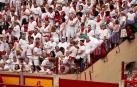 Público asistente a la Plaza de Toros de Pamplona durante la primera corrida de la Feria dle Toro 2018.