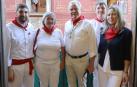 El embajador de Suecia en España, en un balcón para ver el encierro