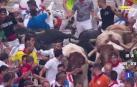 Caídas de mozos y toros en el cuarto encierro de San Fermín 2018