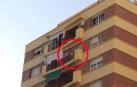 Rescatada una niña de cinco años del balcón de un octavo piso en Málaga