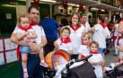 Uno de los eventos más esperados y que alerta a los pamploneses de que las fiestas se avecinan es la tradicional tómbola de Cáritas. Recién empezadas las fiestas, las cámaras de ¡Click! se acercaron hasta el Paseo Sarasate para ver en primera línea la venta de boletos y entrega de premios al público. Hubo sorpresas para todos.