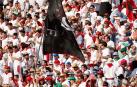 Público asistente a la Plaza de Toros de Pamplona durante la última corrida de la Feria del Toro 2018.
