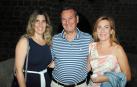 El castillo de Marcilla acogió en la noche del pasado sábado a 'Berto', la nueva comedia de la compañía de teatro amateur La Trapera. Dispuestos a romper las cadenas del miedo al juicio social que mantienen sometidas a la libertad humana, los actores ofrecieron al público una actuación llena de sorpresas y enredos que no dejaron a nadie indiferente. Las cámaras de ¡Click! no quisieron faltar al encuentro.