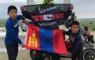 La vespa del aventurero navarro José Antonio Fernández cruza la estepa