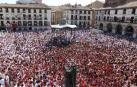 La Casa del Reloj, en la plaza de los Fueros de Tudela, ha acogido un año más el lanzamiento del cohete, que esta vez ha estado protagonizado por colectivos feministas.