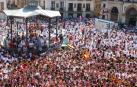 La Casa del Reloj, en la plaza de los Fueros de Tudela, ha acogido un año más el lanzamiento del cohete, que esta vez ha estado protagonizado por colectivos feministas.