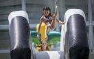 Fotos de los hinchables en la piscina por el Día de los niños y jóvenes en las fiestas de Elizondo (26 de julio)