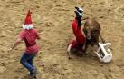 Las cuadrillas de Puente la Reina, disfrazadas de distintas películas, protagonizaron el viernes las kalejiras y el grand prix con vaquillas de la tarde