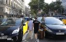 Los taxistas mantienen la Gran Via de Barcelona cortada por segunda noche