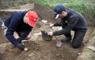 Estudiantes de la UNED buscan el antiguo hospital de peregrinos en Ibañeta