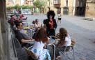 Los amantes del teatro están de suerte. Navarra ha vuelto a acoger este verano una fiesta en honor al teatro que comenzó el pasado 20 de julio y que pone hoy su broche final. Como en años anteriores, lo hizo en Olite, cumpliendo así con la celebración de la decimonovena edición del festival. El pasado jueves, Candelita, la protagonista de 'Vecindarios', reunió a vecinos y visitantes de toda la comunidad en la plaza de la localidad y les hizo pasar una jornada de lo más divertida. ¡Click! fue uno más entre el público.