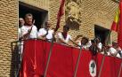 La villa comenzó sus fiestas reconociendo la carrera profesional del peluquero Mikel Luzea. El calor no fue excusa para que los vecinos disfrutasen del chupinazo