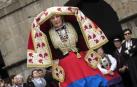 Los roncaleses de Isaba celebraron este domingo la novena edición del Día de la Indumentaria Roncalesa, haciendo un paso por la historia de la moda de la época en la que explicaron los secretos y curiosidades que rodean sus trajes tradicionales