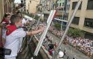 Imágenes de la cornada en el encierro de Estella, bajadica de Che, cohete infantil, subida de la corporación infantil, ofrenda floral, pañuelada, entre otros.