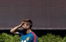 Piqué se retira del entrenamiento antes de tiempo a cuatro días del debut