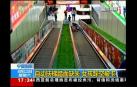 Atrapadas en un rampa mecánica