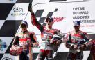 Lorenzo gana el mano a mano a Márquez y suma su tercera victoria