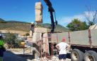 Una estatua en piedra de cinco metros de altura recibe desde este domingo al visitante y contempla a sus vecinos. Obra del artista Félix Zaratiegui para el programa Landarte, es parte además del proyecto Paseo Megalítico alrededor del pueblo