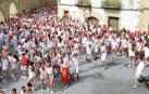 Cientos de personas aguardaron con emoción el momento del chupinazo en la plaza del Ayuntamiento