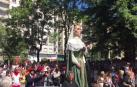 Salida de la comparsa de gigantes en las fiestas de Burlada