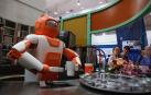 China apuesta por emplear a sus futuros robots como tenderos y profesores